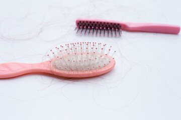 Hairs loss fall in combs