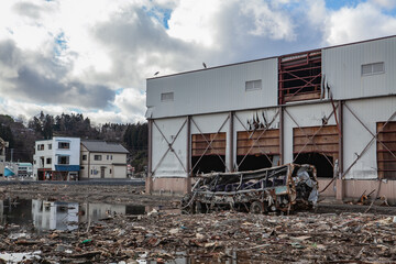 東日本大震災によって被害を受けた建物の写真　2011年12月10日撮影 宮城県気仙沼市