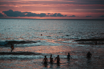Atardecer en las playas de Ecuador . Sol, playa y arena. Sunset on the Ecuador's beaches. I am,...