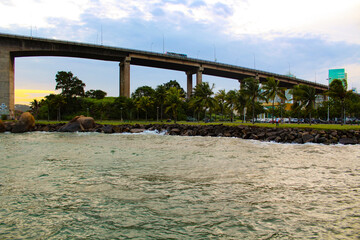 Fototapeta na wymiar bridge on Vitória beach in Espírito Santo, Brazil
