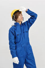 辛そうな土木作業員