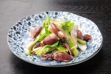 ホタルイカとうるいの辛子酢味噌和え