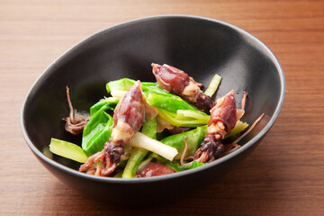 ホタルイカとうるいの辛子酢味噌和え