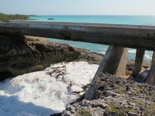 Fototapeta na wymiar the Glass Window Bridge on Eleuthera Island in the month of February, Bahamas