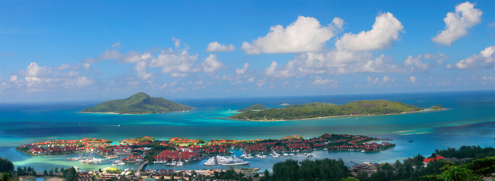 Eden Island Inselparadies mit t&uuml;rkisem Meer, Mahe, Victoria, Seychellen, Afrika, Panorama