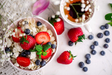 Pasta with cottage cheeese and berries