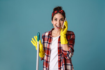 Excited attractive woman in rubber gloves and apron