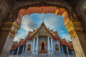 Naklejka premium Wat Benchamabophit Dusitwanaram Ratchaworawihan (Marble Temple), Bangkok, Thailand : The temple in the morning is beautiful.