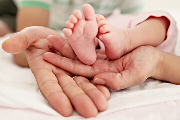 Obraz na płótnie Canvas Feet of a newborn baby