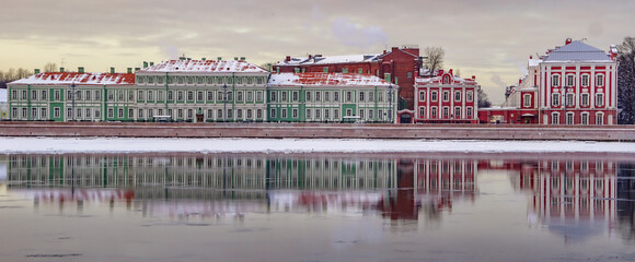 Fototapeta premium Saint-Petersburg, Russia - 9 february 2021: Winter day in Saint-Petersburg center, reflection in the Neva river