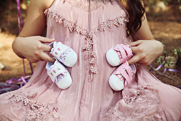 A pregnant couple with nice dresses