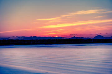 Obraz premium sunset over the river
