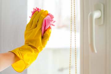 Washing and washing windows in offices, residential buildings, glass washing, polishing, rubbing, stain removal