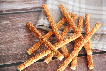 dry crackers sticks in sesame sprinkles