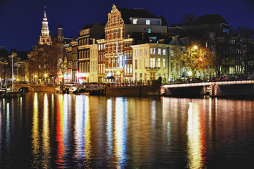 Fototapeta na wymiar amsterdam bridge by night