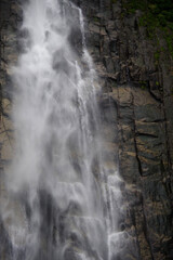 Fototapeta na wymiar 絶壁に掛かる滝　日本