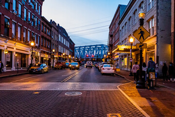 Obraz premium City Street at Twilight