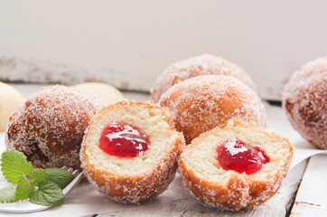 Pfannkuchen Berliner Krapfen Schmalzgebäck Omas Rezept hausgemacht mit Marmelade