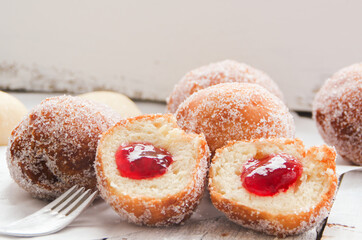 Berliner Pfannkuchen Schmalzgebäck Omas Rezept mit Marmelade gefüllt Krapfen hausgemacht