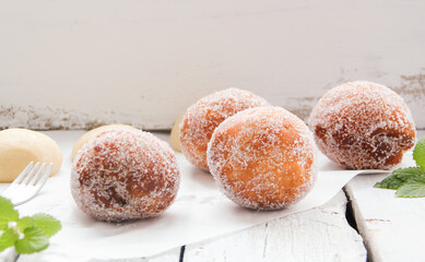 Krapfen Pfannkuchen Schmalzgebäck Berliner mit Zucker selber machen hausgemacht