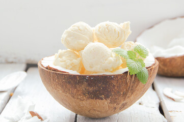 Kokos Eiscreme Kokosmilch Eisbecher Low Carb wenig Kohlenhydrate