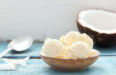 Kokoseis Kokos Eiscreme Kokosmilcheis Vegan Ketogen Diät Low Carb Dessert Kugeleis