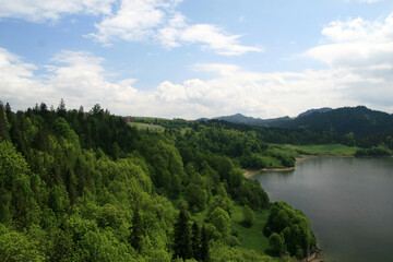 Fototapeta na wymiar Lake Czorsztyn in Pieniny Mountains, Poland