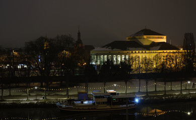 Saarbrücken Staatstheater Nachtaufnahme schwarz weiß und in farbe