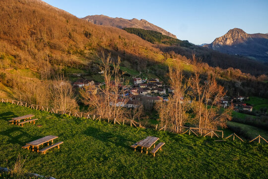 Carrea. Pueblo de Teverga (Asturias)  en el parque natural de Las Ubi&ntilde;as-La Mesa.