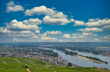 Fototapeta na wymiar Panorama Blick auf Rüdesheim am Rhein Deutschland
