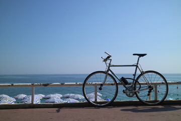 Obraz premium bicycle and ocean view