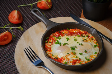 Omelet with tamat in a pan