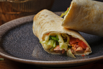 roll with chicken and vegetables