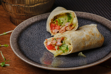 roll with chicken and vegetables