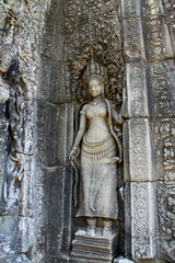 Fototapeta na wymiar Statue in traditional dress of the Bayon Temple, Cambodia 