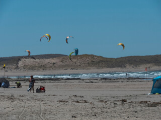 Kitesurf en la costa de las playas doradas, Sierra Grande, Rio Negro