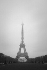 Obraz premium eiffel tower city