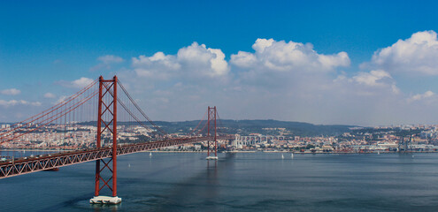Vista del puente, Lisboa.