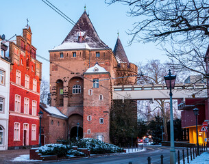 Obraz premium Das Obertor, das einzig erhaltene historische Stadttor in Neuss