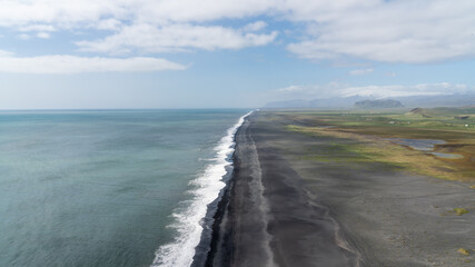 Fototapeta na wymiar Endless volcanic black sand beach located in Vik, Iceland