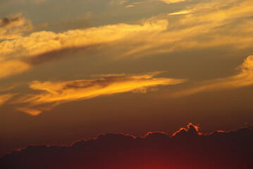 Precioso atardecer con nubes en Madrid