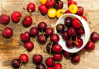 wet fresh cherries are edible