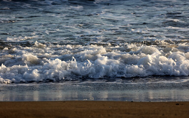ocean waves, come to the beach at sunset