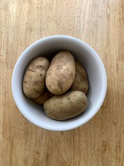 Fototapeta na wymiar Potatoes in bowl
