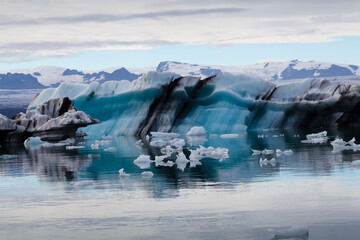 Iceland, Icebergs in Jokulsarlon lagoon
