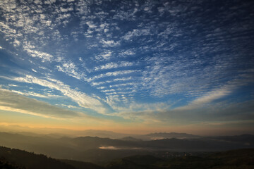 渋峠の朝雲