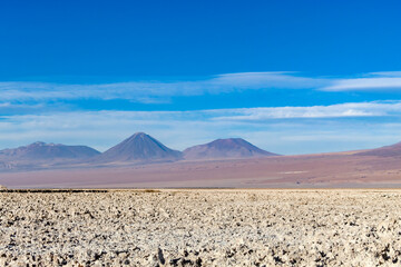 Increíble paisaje de volcanes en San Pedro de Atacama, Chile