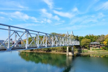 View of Tsukimi bridge connecting Okayama Castle and Korakuen garden in Okayama, Japan.