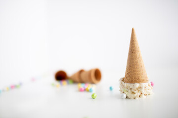 Obraz na płótnie Canvas upside down ice cream cone