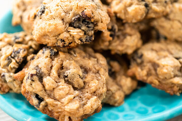 Chewy oatmeal raisin cookies